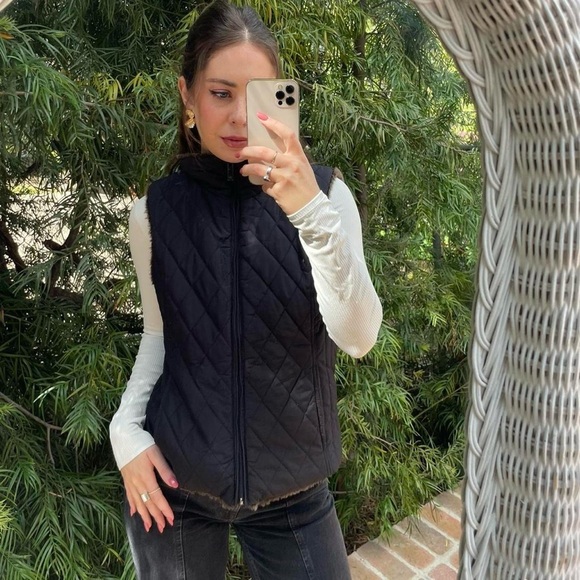 Reversible Faux fur black vest women’s size medium - Picture 3 of 6